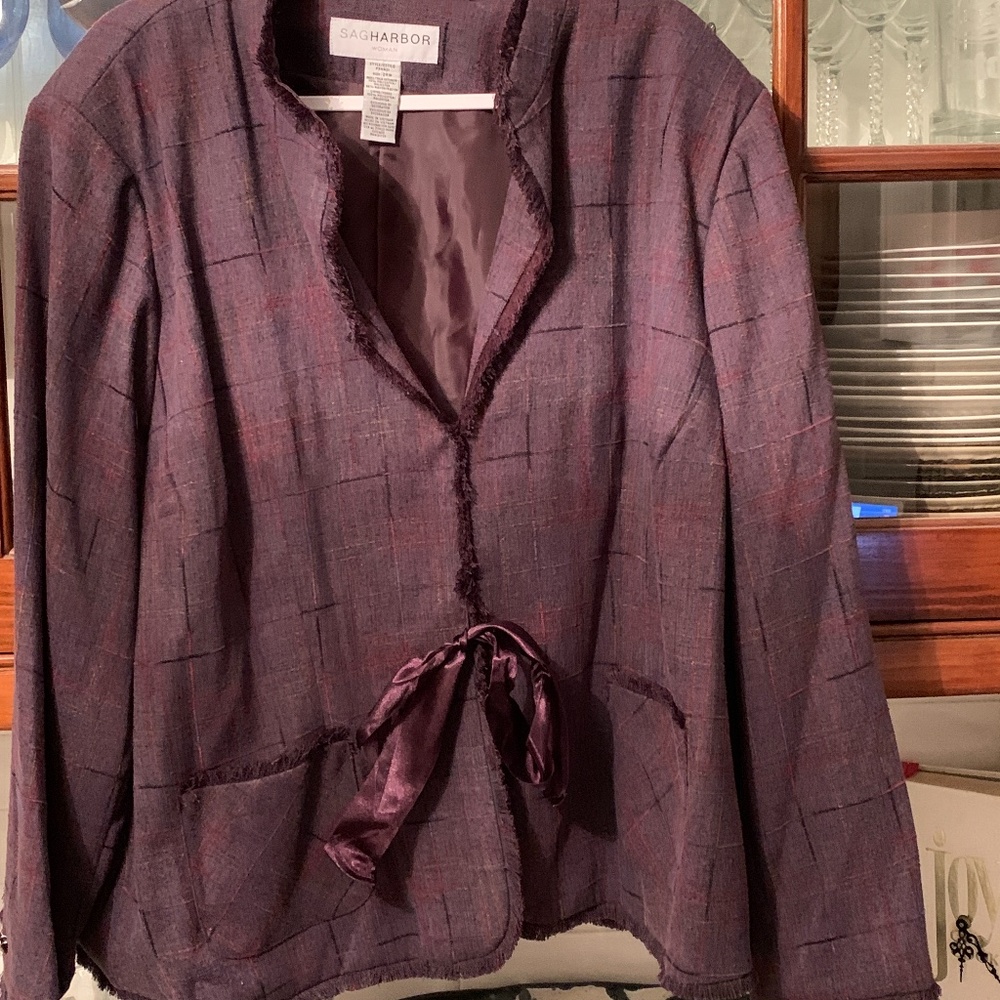 Sag Garbor Woman fringed bottom blazer/jacket.‎ Worn a few times.
